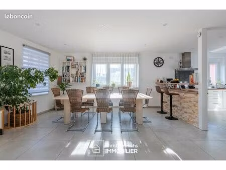 très joli 3 pièces entièrement rénové