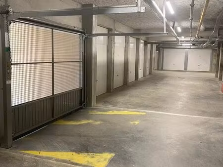 grands boxs fermes en sous-sol