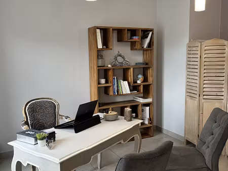 a louer local professionnel 900.00eur (850.00eur + 50.00eur provis