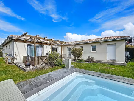 vente d'une maison de 7 pièces (158 m²) à parempuyre proche centre