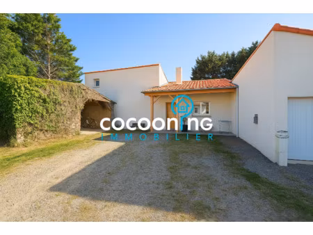 maison en village à proximité du bourg de saint christophe l