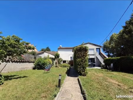 immeuble 8 pièces 200 m²