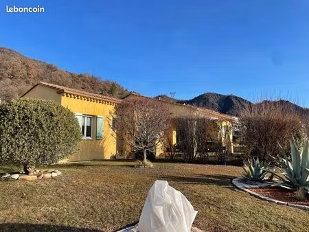 maison f4 plain-pied – terrain 800 m² – garage + cave