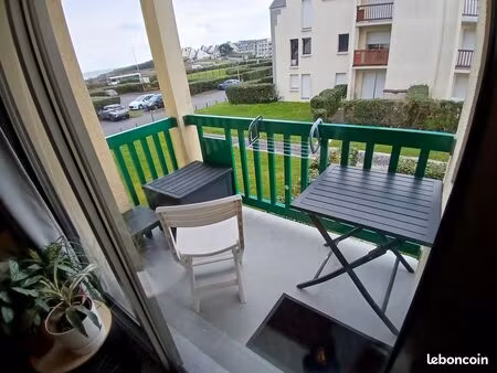 joli t2 meublé en face de la plage - à l'année