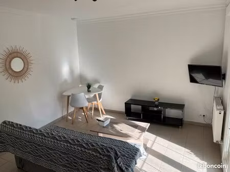 loue t2 meublé au fond du jardin