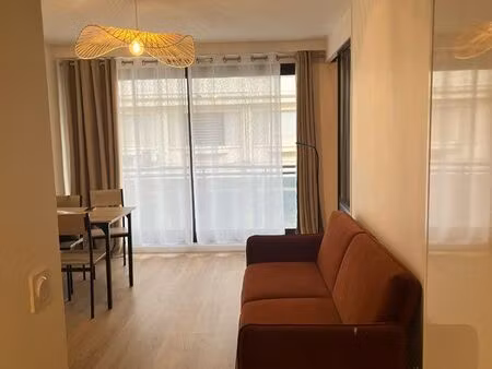 t2 place clemenceau avec balcon