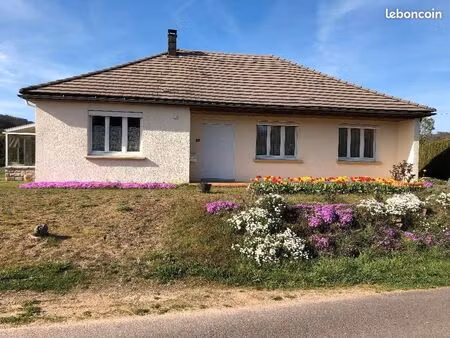 maison a proximité du bourg