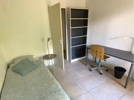 location chambre étudiant équipée 19 m2 saint-genis-laval