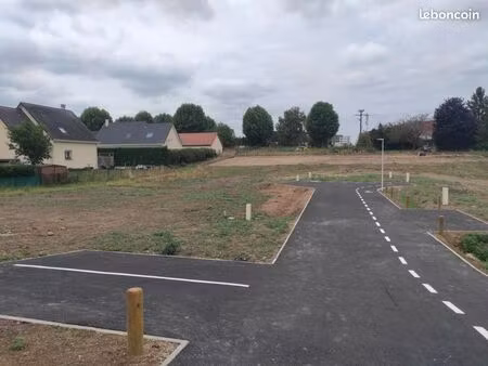 terrain 607 m² les damps