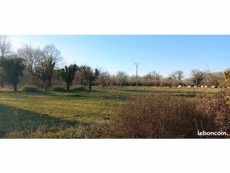 terrain 1 000 m² menesplet