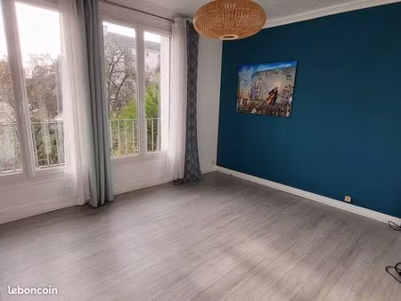 f2 de 30m2 lumineux à bois d'arcy