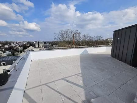 t4 dernier etage sud est ouest 70m2 de terrasses parking