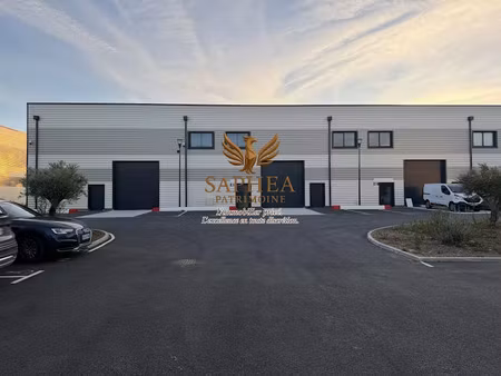vente locaux professionnels 1600 m² à signes (83870)  2 600 000 €
