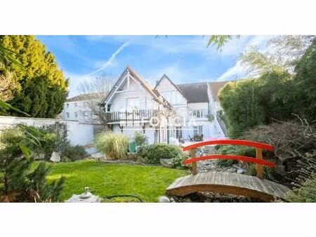 demeure de prestige avec un ensemble immobilier