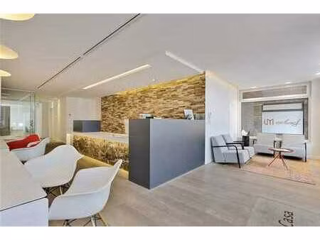 bureau prêt à l'emploi dans le centre de wolvertem