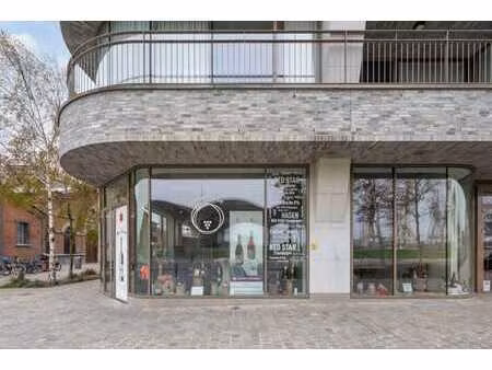 eilandje. espace commercial près du musée red star line.