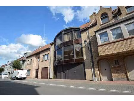 belle maison avec double garage et jardin