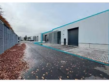 hall pme neuf avec bureaux aménagés