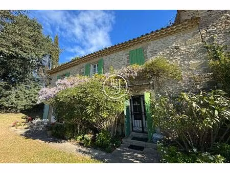 proche  exclusivité  une charmante maison en pierres avec jard