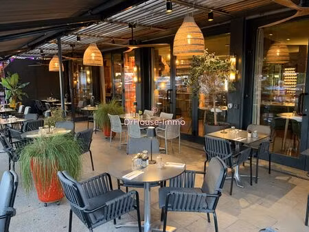 restaurant pizzeria et specialites italiennes avec une grande terrasse situe sur le port d