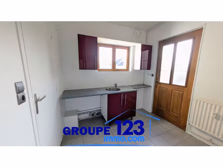 appartement au rez-de-chaussée  type f2  en centre d'appoign