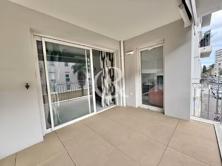 centre ville - t2 dans residence de standing