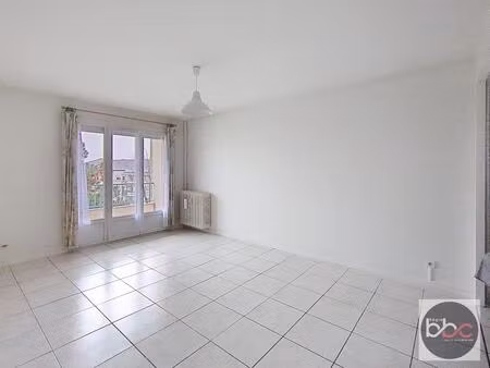 appartement 2 chambres et garage au centre ville la verpillière