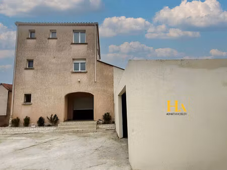 maison familiale avec terrasse  grands volumes et dépendances