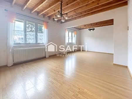 maison lumineuse de semi-plain-pied..