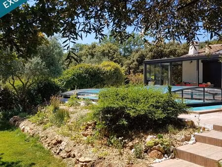 villa t4 piscine avec un appartement t3.