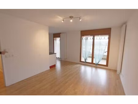 location appartement  46.55 m² t-2 à les mureaux  850 €