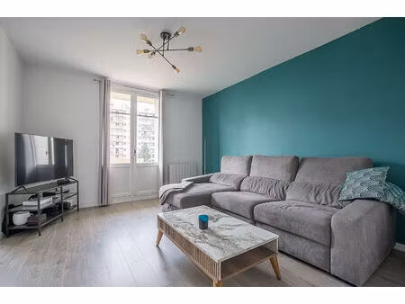 marseille - type 2/3 rénové 55.55m²