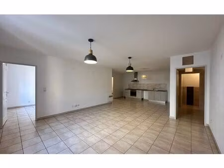 location appartement  m² t-2 à thuir  595 €