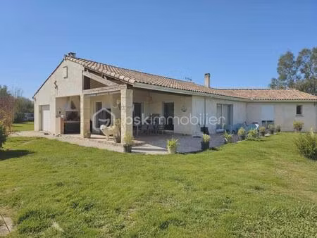 maison de plain pied de 140m2  5 pièces  3 chambres avec gite de 65m2