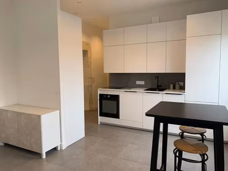 location meublée appartement 2 pièces 46 m² à nimes (30000)  690 €