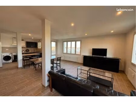 t3 meublé 85 m² lumineux à riorges (42)– parking + cave – 700 cc