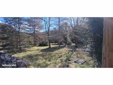 terrain 1 600 m² salavas