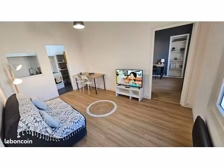 t2 cours mirabeau quai des halles meublé