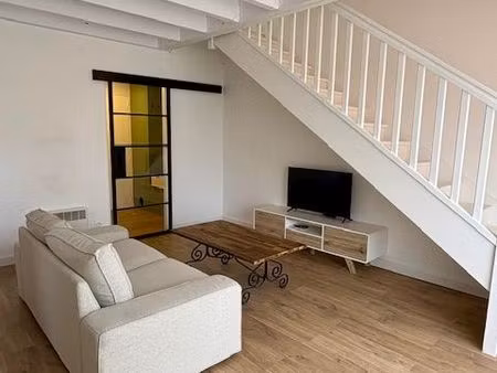 t3 meublé et rénové - balcon & parking - île de nantes