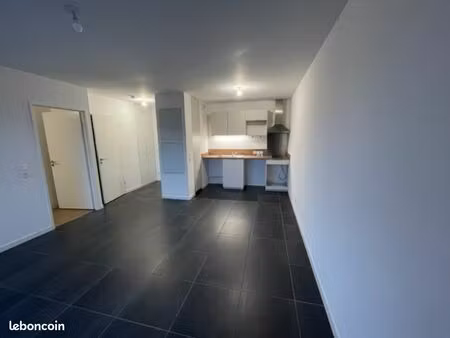 studio 1 pièce 38 m²