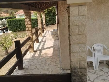 t3 avec jardin et piscine