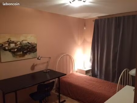 f1 meuble 32 m2 + terrasse + possib parking sécurisé