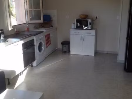 appartement t2 - entretenu/en bon état - centre saint-julien-du-sault