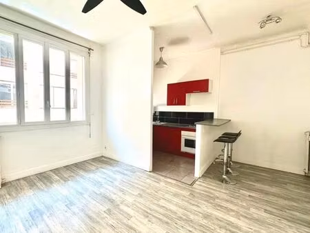 a louer t2 champs de mars