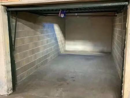 loue box fermé secteur tribunal 69003