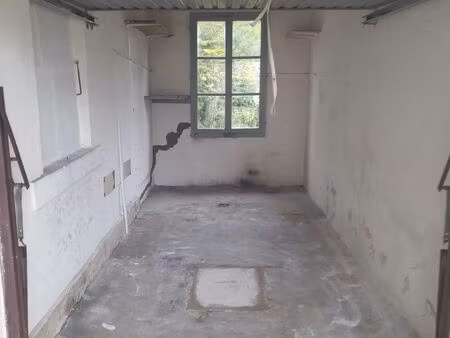 garage moto ou garde meuble