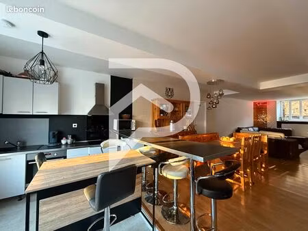 appartement 4 pièces 159 m²