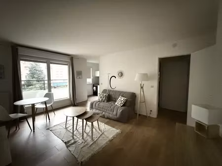 location meublée appartement 1 pièce 27.74 m² à pantin (93500)  890 €