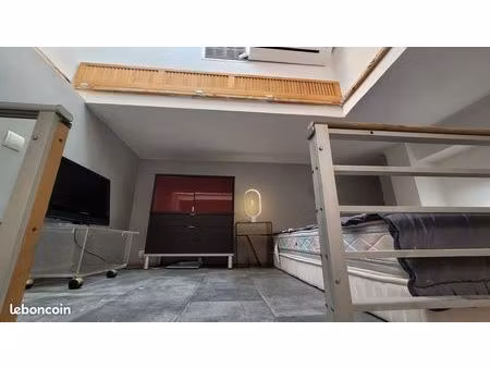 très beau studio meublé indépendant