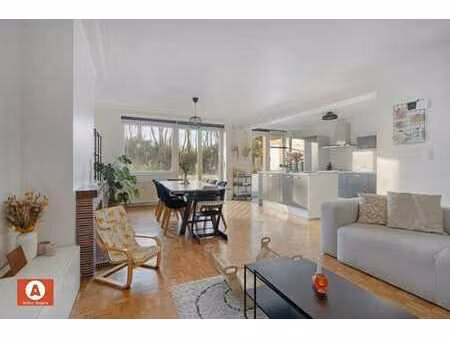 appartement dans un emplacement privilégié avec 2 chambres